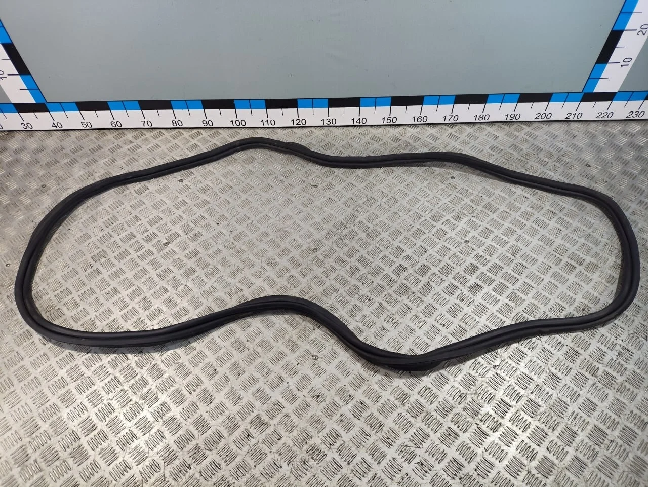 [Б/У] Уплотнитель багажника Mercedes Benz [Код: 00619184 ]