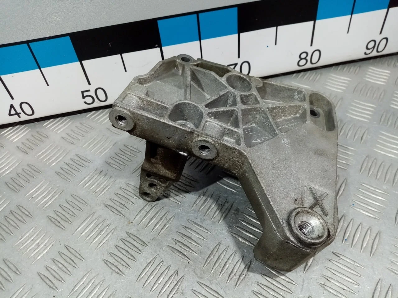 [Б/У] Кронштейн двигателя [Код: 00620358 ]