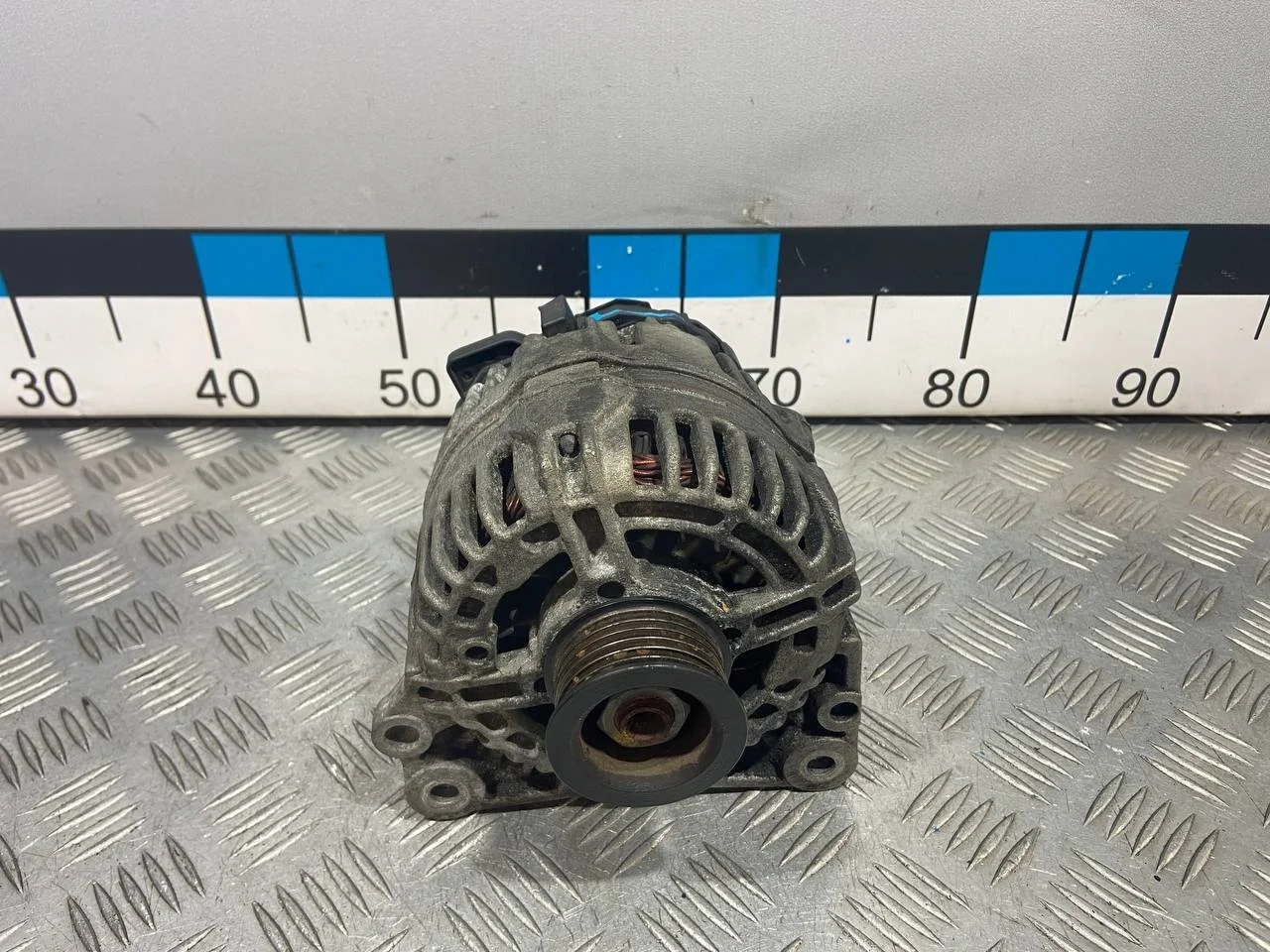 [Б/У] Генератор 14V/110A - Отсутствует фишка разъема, скол пластика [Незначительные дефекты] [Код: 00626325 ]