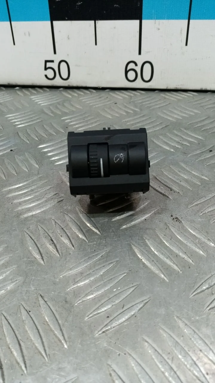 [Б/У] Кнопка освещения панели приборов Skoda [Код: 00377588 ]