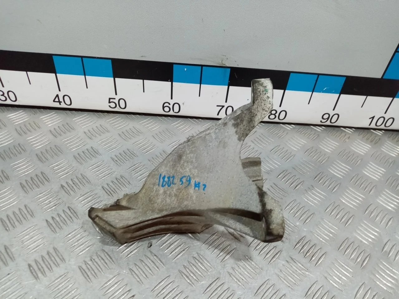 [Б/У] Кронштейн двигателя правый Audi A6 - Надломано крепление [Незначительные дефекты] [Код: 00623672 ]