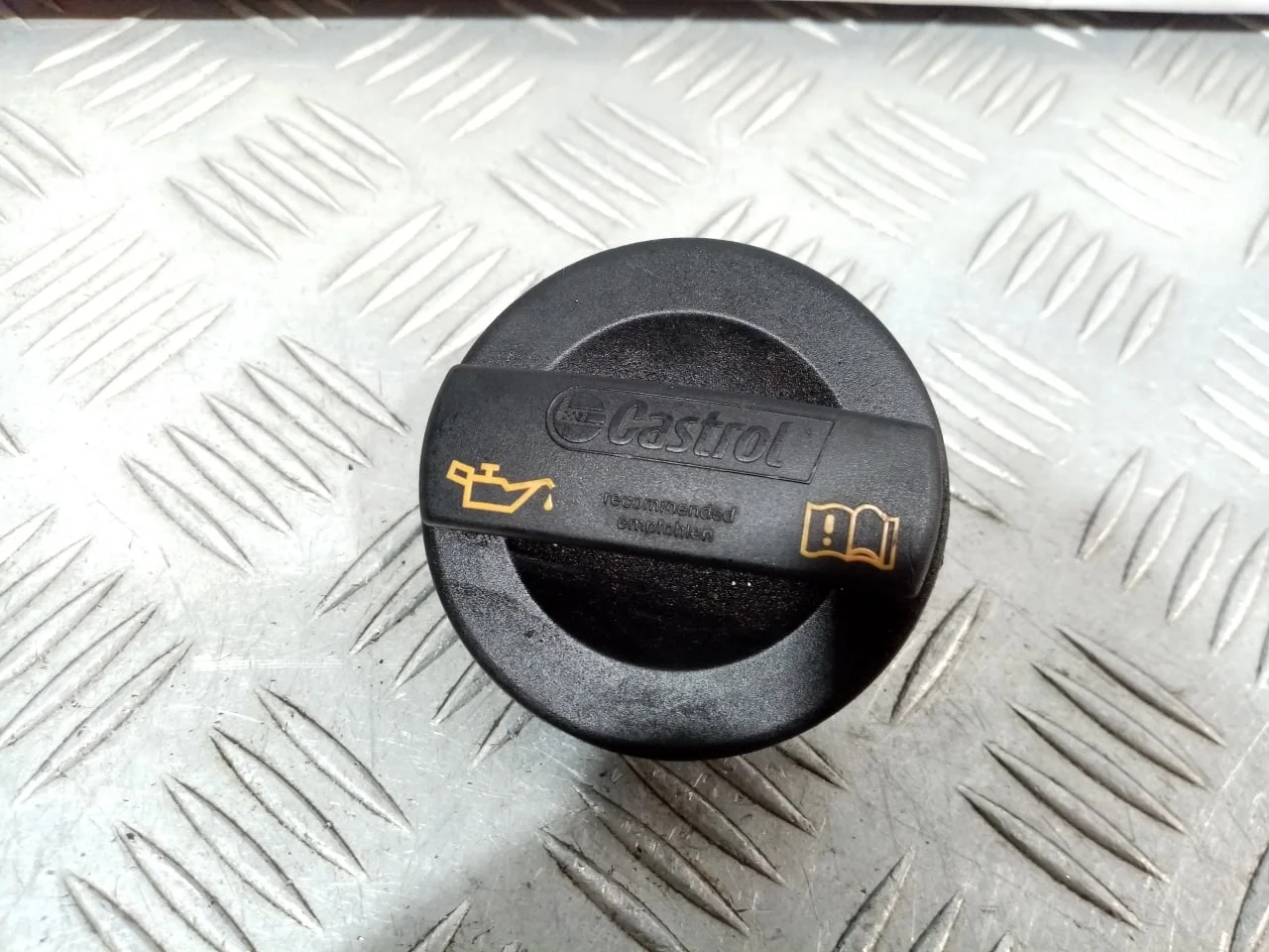 [Б/У] Крышка заливной масляной горловины [Код: 00623215 ]