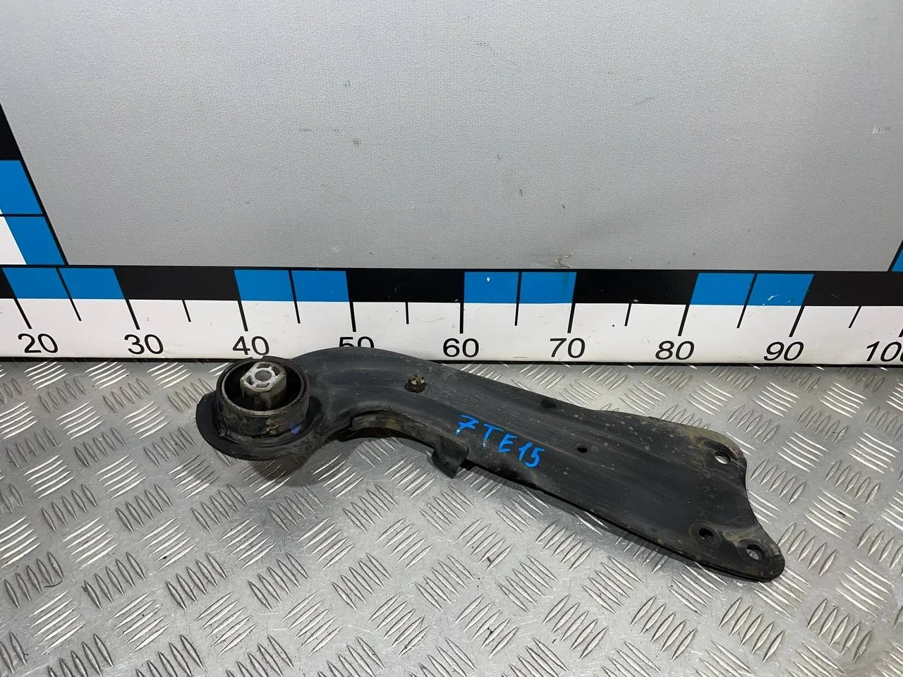 [Б/У] Рычаг задней подвески продольный правый [Код: 00620700 ]