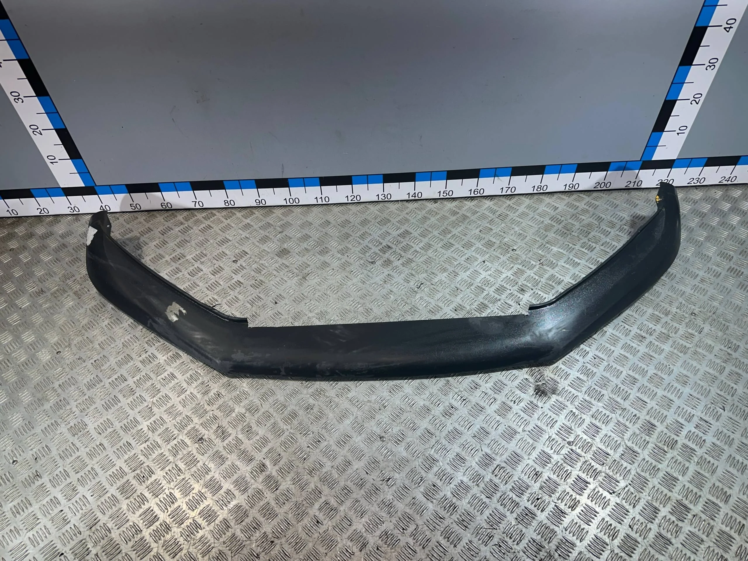 [Б/У] Спойлер переднего бампера - счёс [Незначительные дефекты] [Код: 00338516 ]