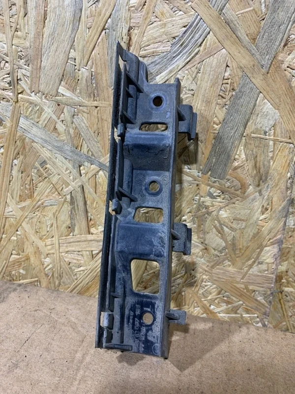 Кронштейн бампера Volkswagen Golf 2003-2009 5