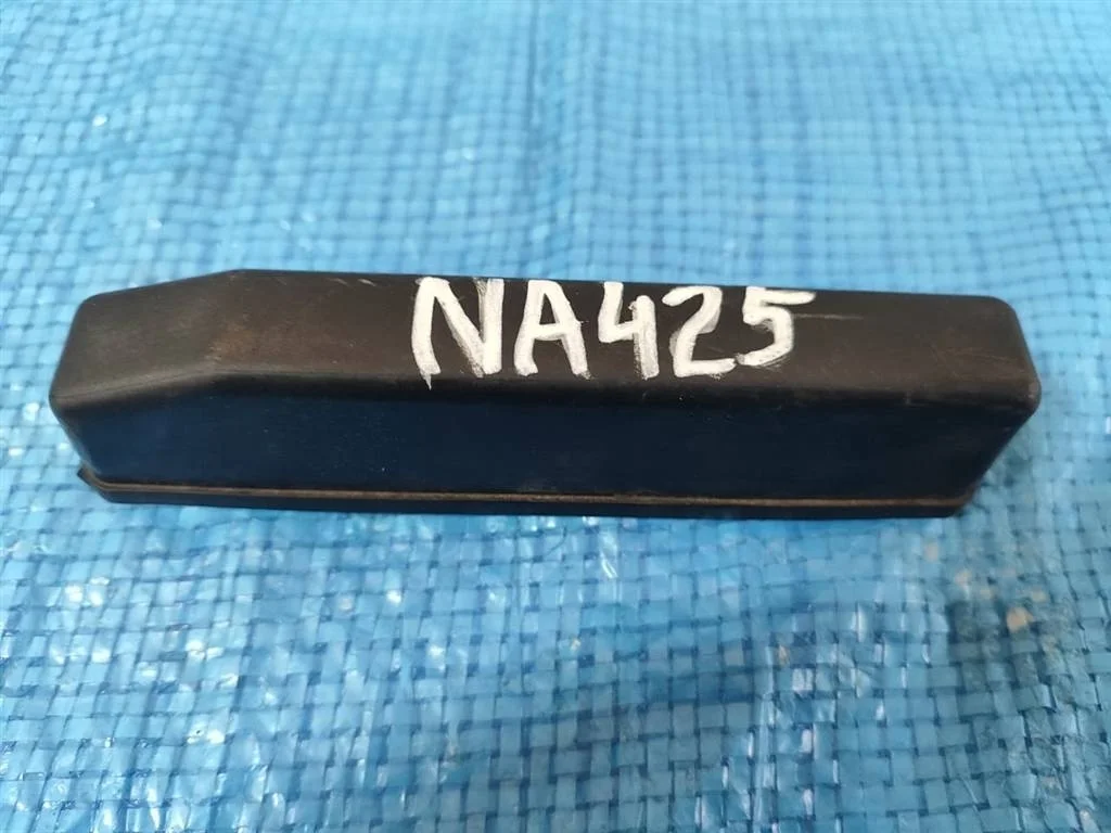 Б.у. крышка блока предохранителей MITSUBISHI GRANDIS NA4W MITSUBISHI GRANDIS NA4W