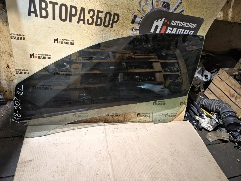 Стекло двери Mercedes E-Class A2077250110 W207, левое