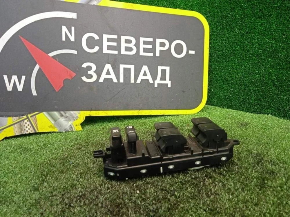 Блок управления стеклоподъемниками Toyota Land Cruiser Prado 2012 8404033100 150 1GRFE