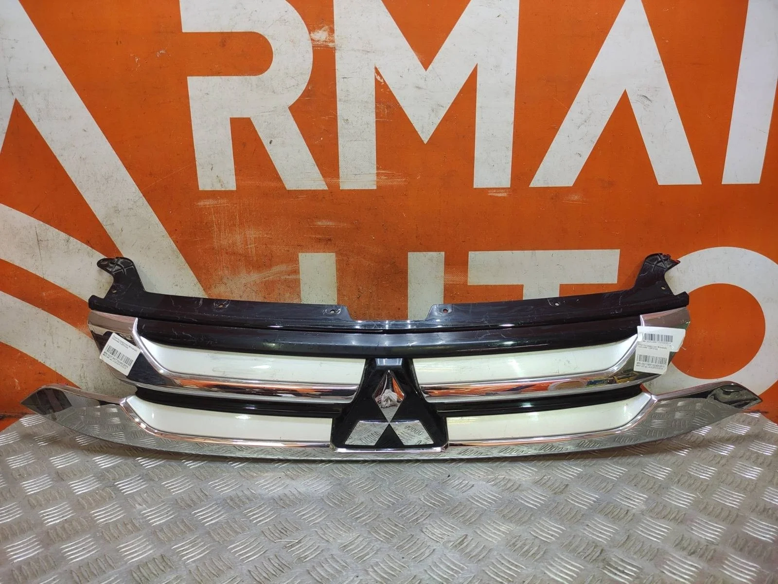 Решетка радиатора MItsubishi Outlander 2015-2018 3