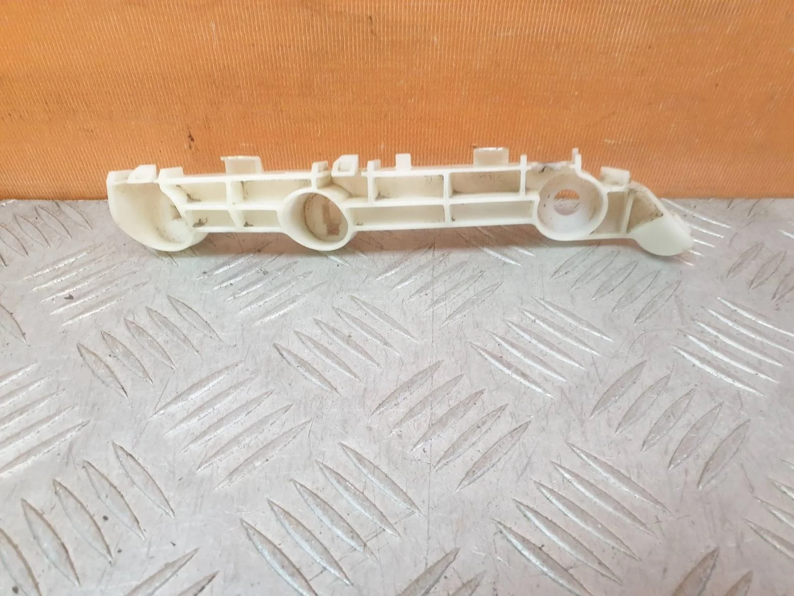 Кронштейн бампера Mitsubishi Outlander 2012-2015 3