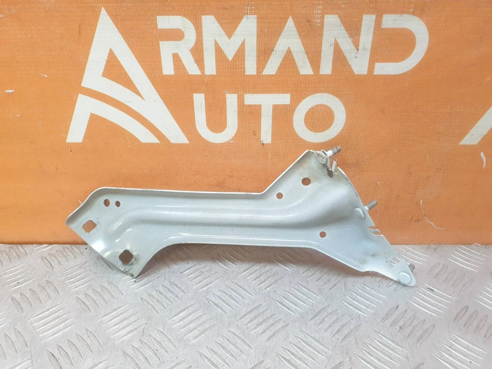 Кронштейн крыла Audi Q5 2008-2017 8R