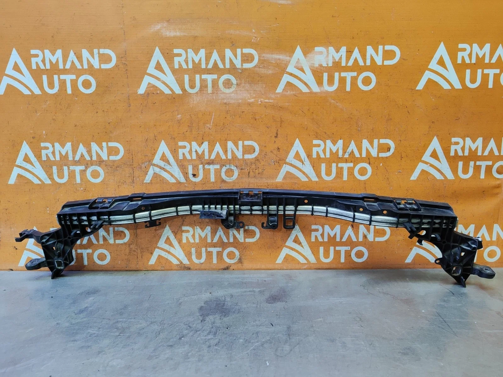 Кронштейн радиатора верхний Mercedes -Class 2016-нв W213, S213, C238