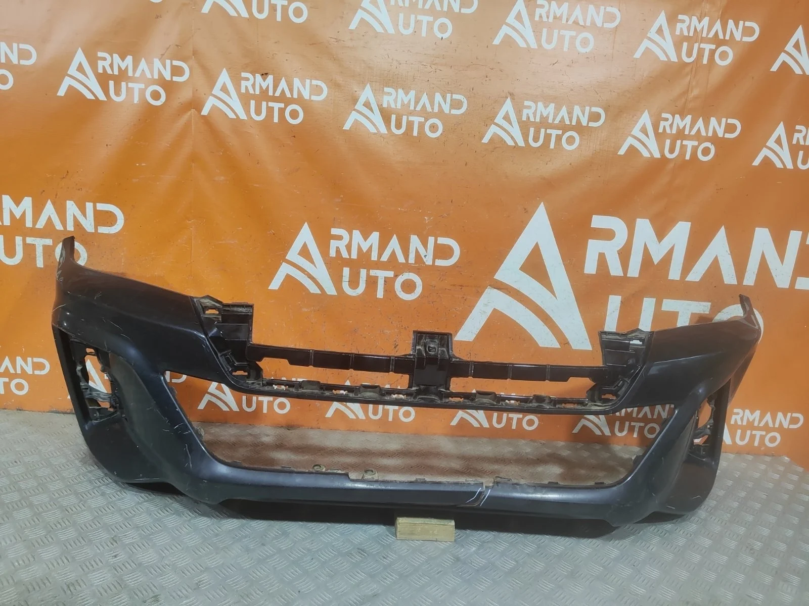 Бампер Toyota Hilux 2015-2020 8