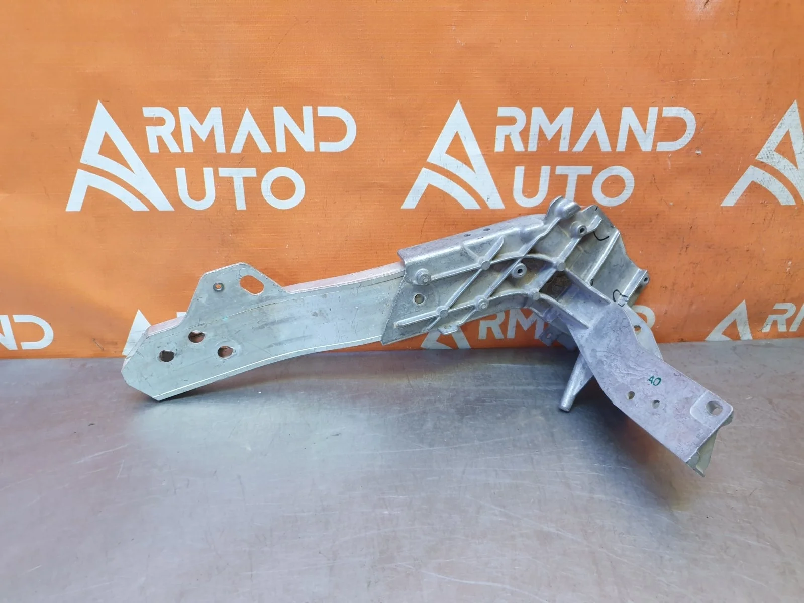 Кронштейн панели передней Mercedes GLC-Class 2015-нв X253