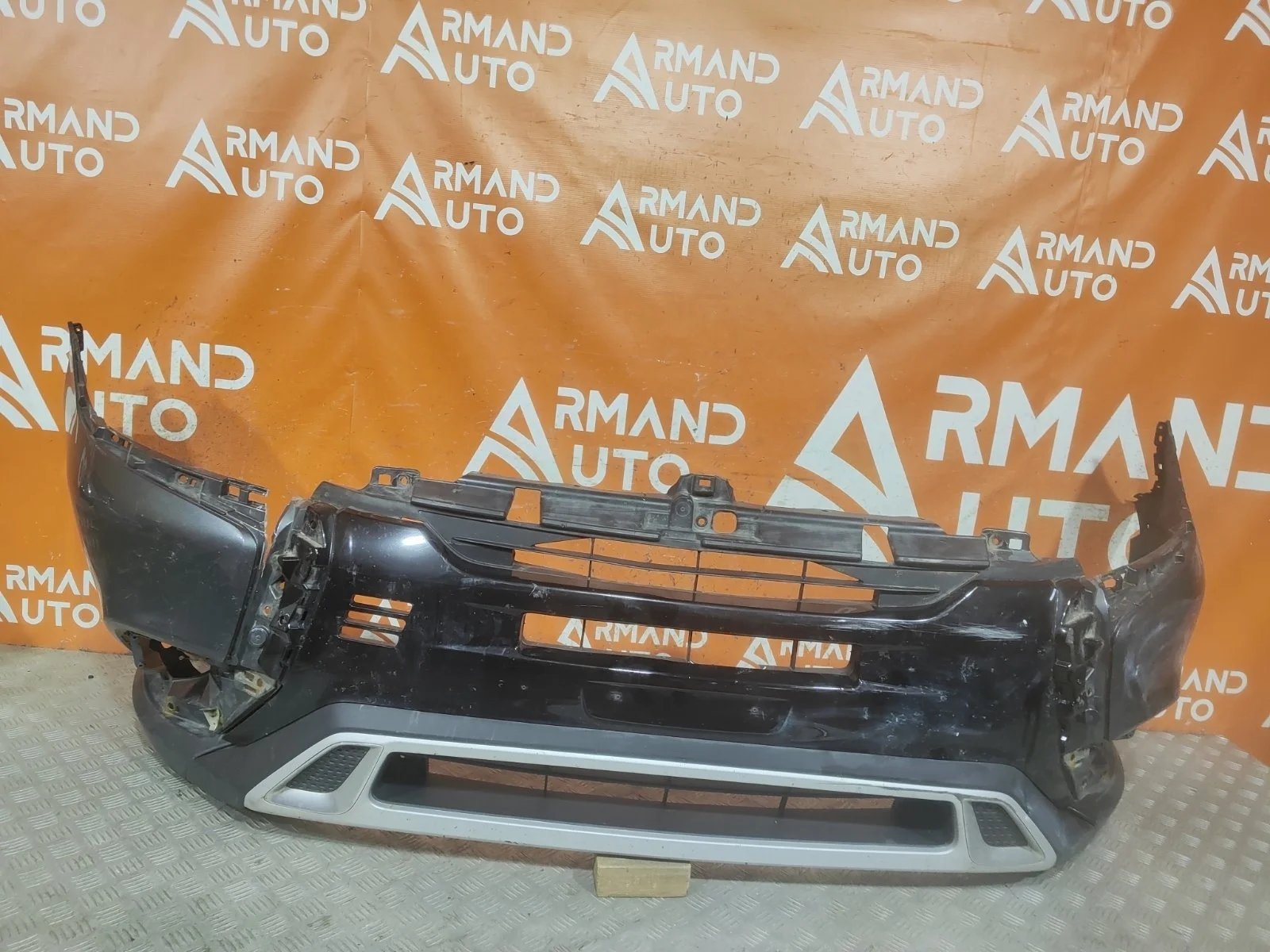 Бампер Mitsubishi Outlander 2018-нв 3