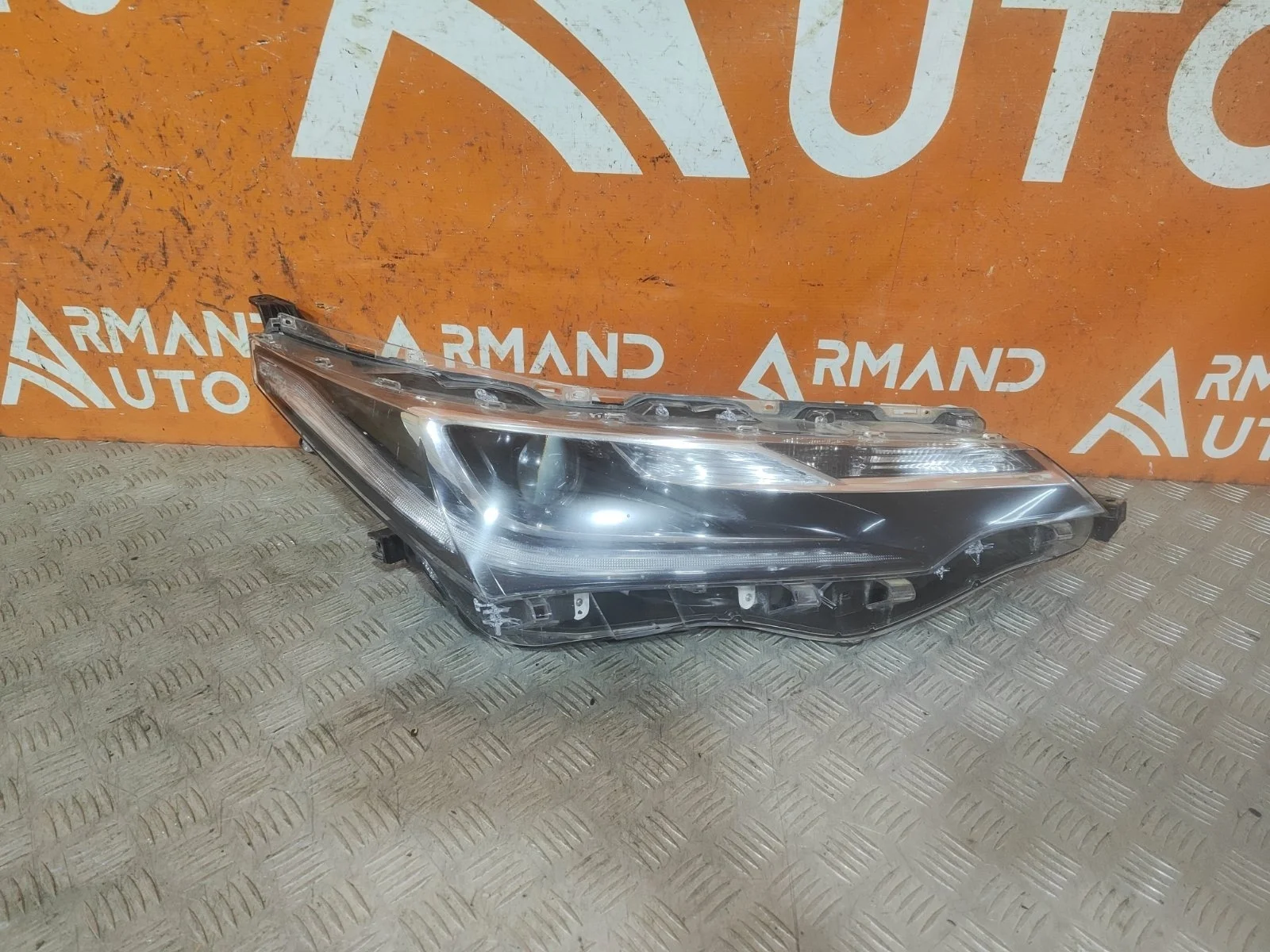Фара Toyota Corolla 2015-2019 11 E160 E170 E180