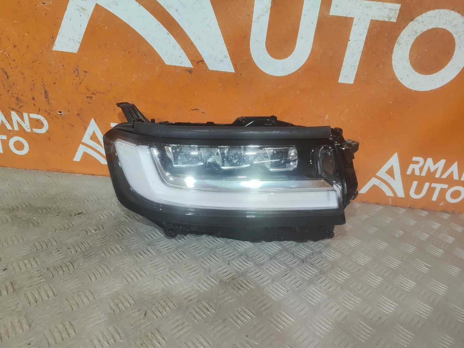 Фара Toyota Land Cruiser 2021-нв 300