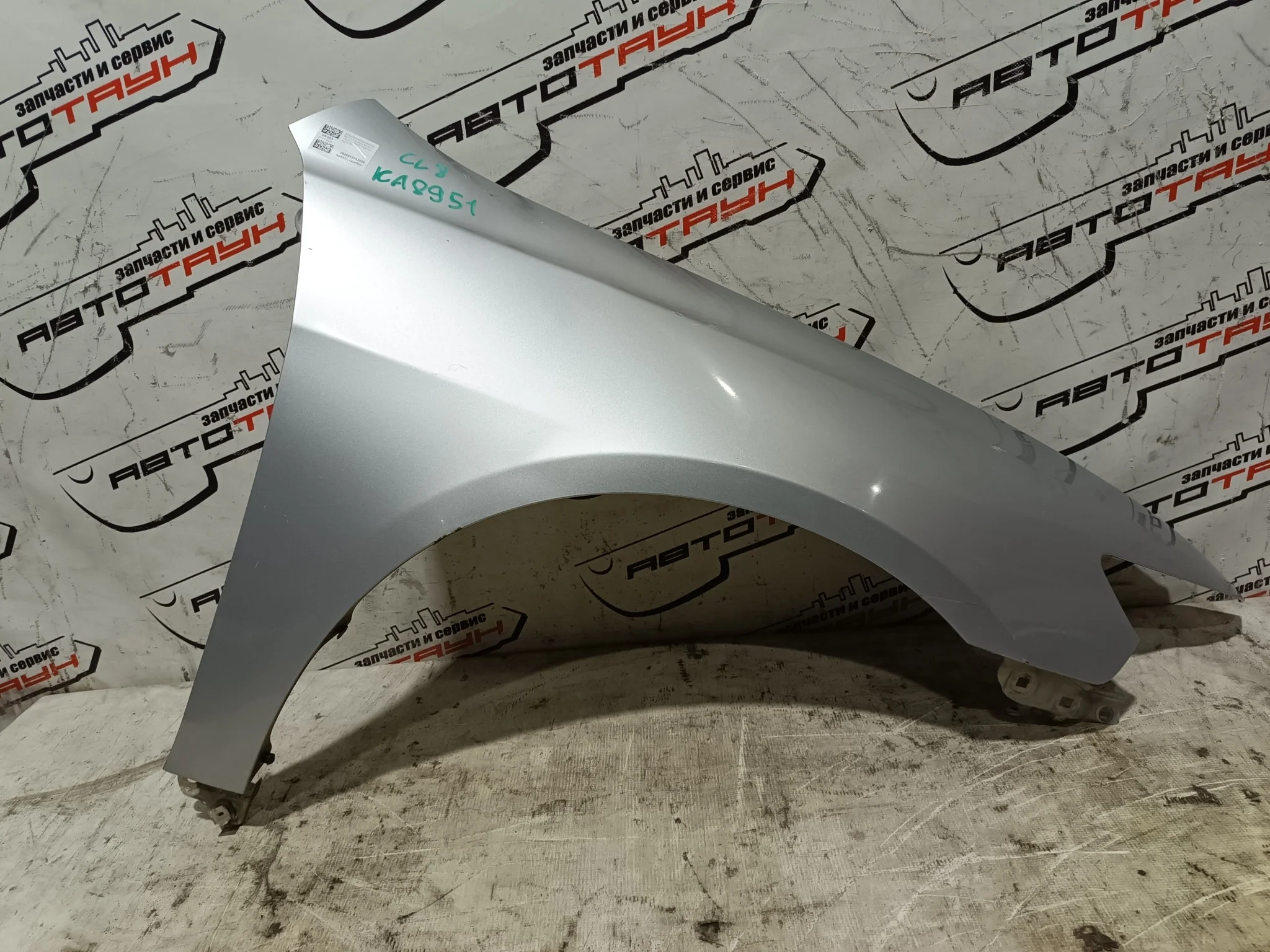 КРЫЛО HONDA 60211SEA000ZZ ПЕРЕД ПРАВО серебро, NH700M KA8951