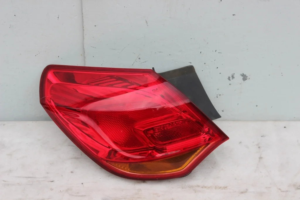 Фонарь задний RH трещина 5 дв хэтчбек Opel Astra J