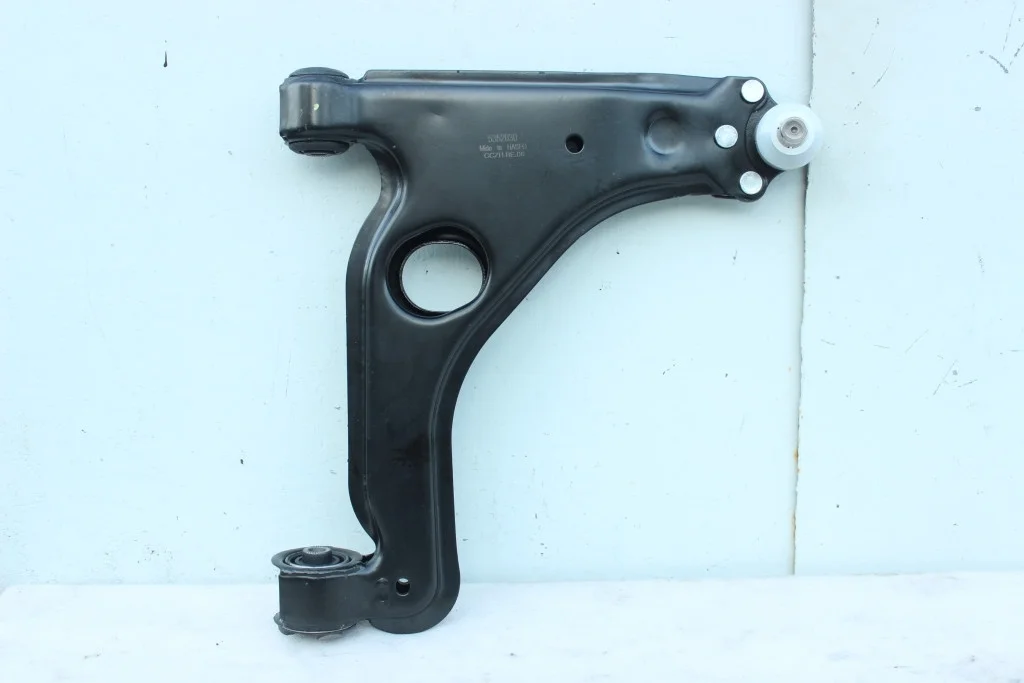 Рычаг передний правый новый Китай Opel Astra H