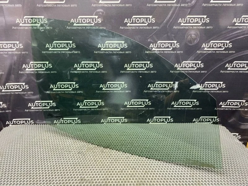 Стекло двери Ford Fusion 2009 1336304 УНИВЕРСАЛ 1.4 FXJA, переднее правое