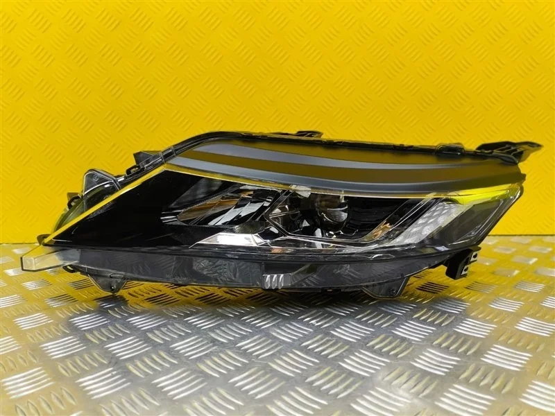 Фара левая Mitsubishi L200 (2015-2022) 2019 8301D377