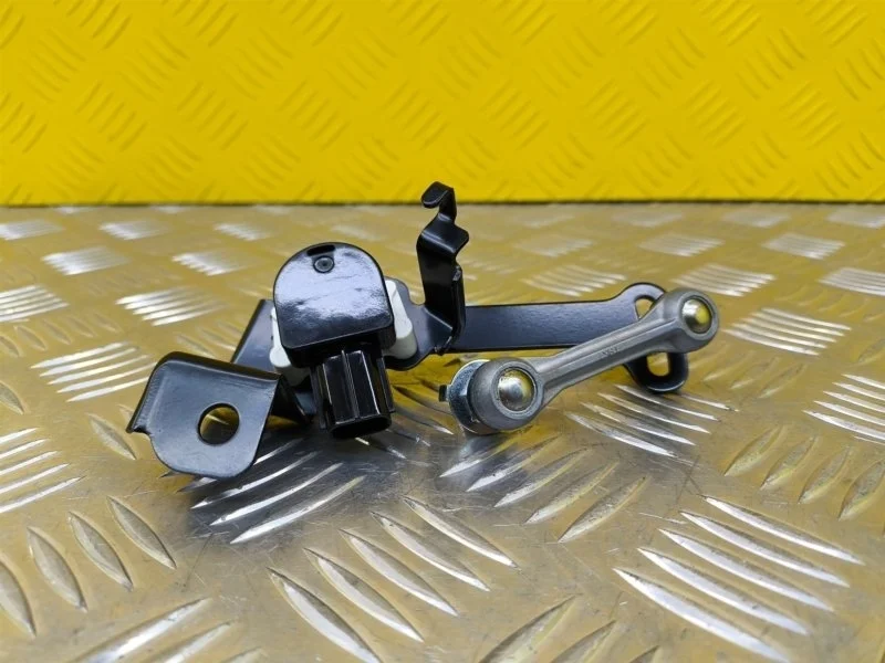 Датчик положения подвески Lexus Lx 570 (2007-2022) 2008 8940560020