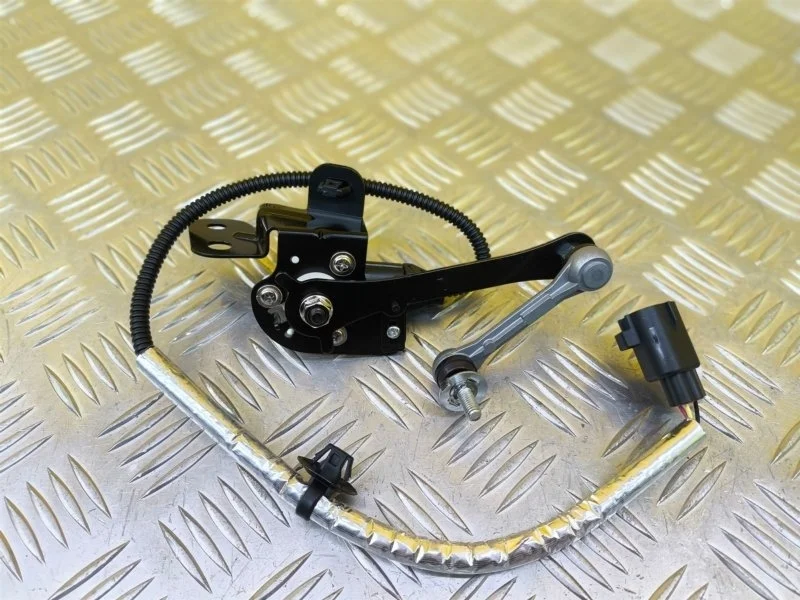 Датчик положения подвески Toyota Land Cruiser 200 (2008-2021) 2014 8940860020