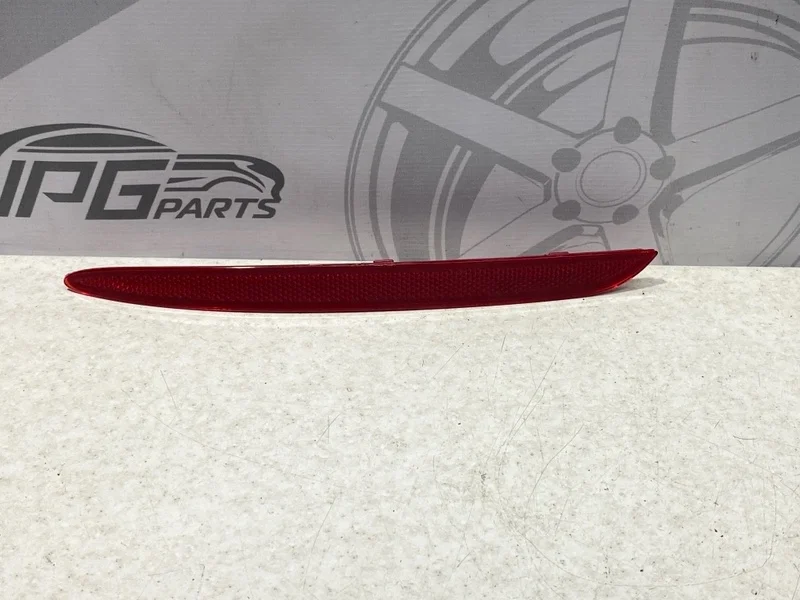 Отражатель в задний бампер левый Mercedes-benz W213