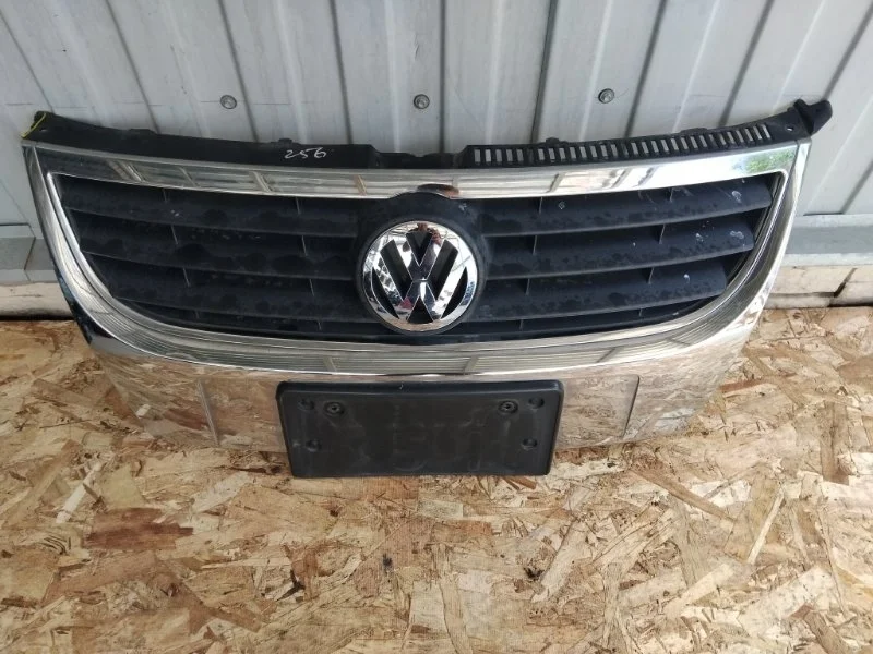 Решетка радиатора Volkswagen Touran 2006-2010