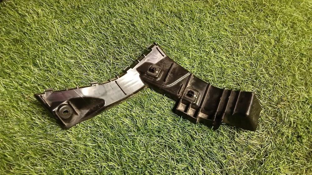 Кронштейн заднего бампера правый Suzuki SX4