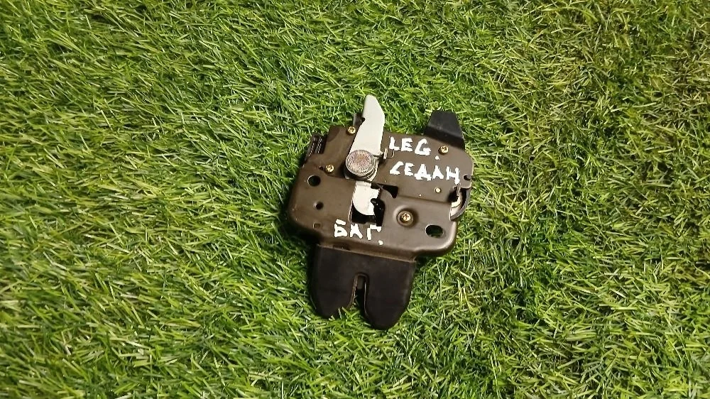 Замок крышки багажника на Subaru Legacy BL5 седан