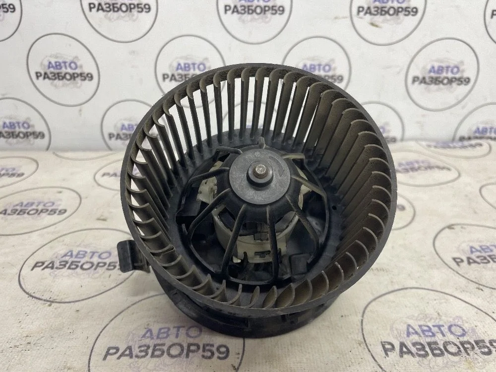 Моторчик отопителя Renault Megane II рестайлинг (2006—2009)