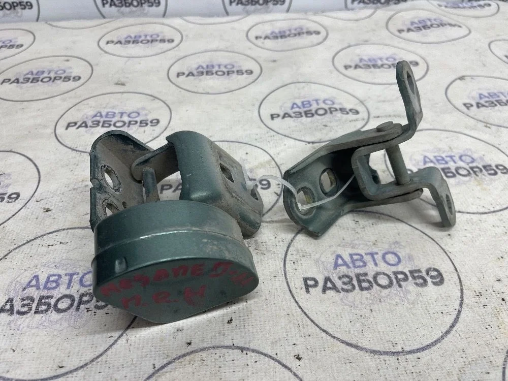 Петля двери передней правой Renault Megane II рестайлинг (2006—2009)