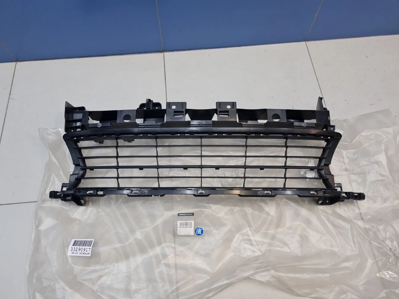 Решётка в бампер центральная для Renault Logan 2 2014-