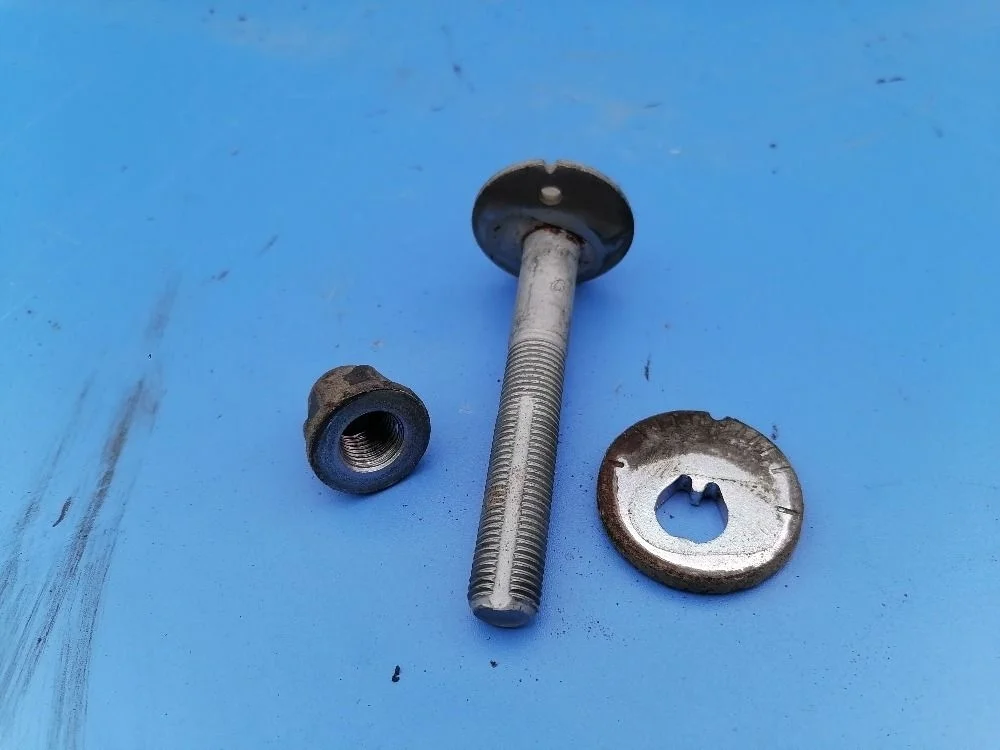 Болт развальный задних колес Nissan X-Trail III (2013—2019) 55226JG00A