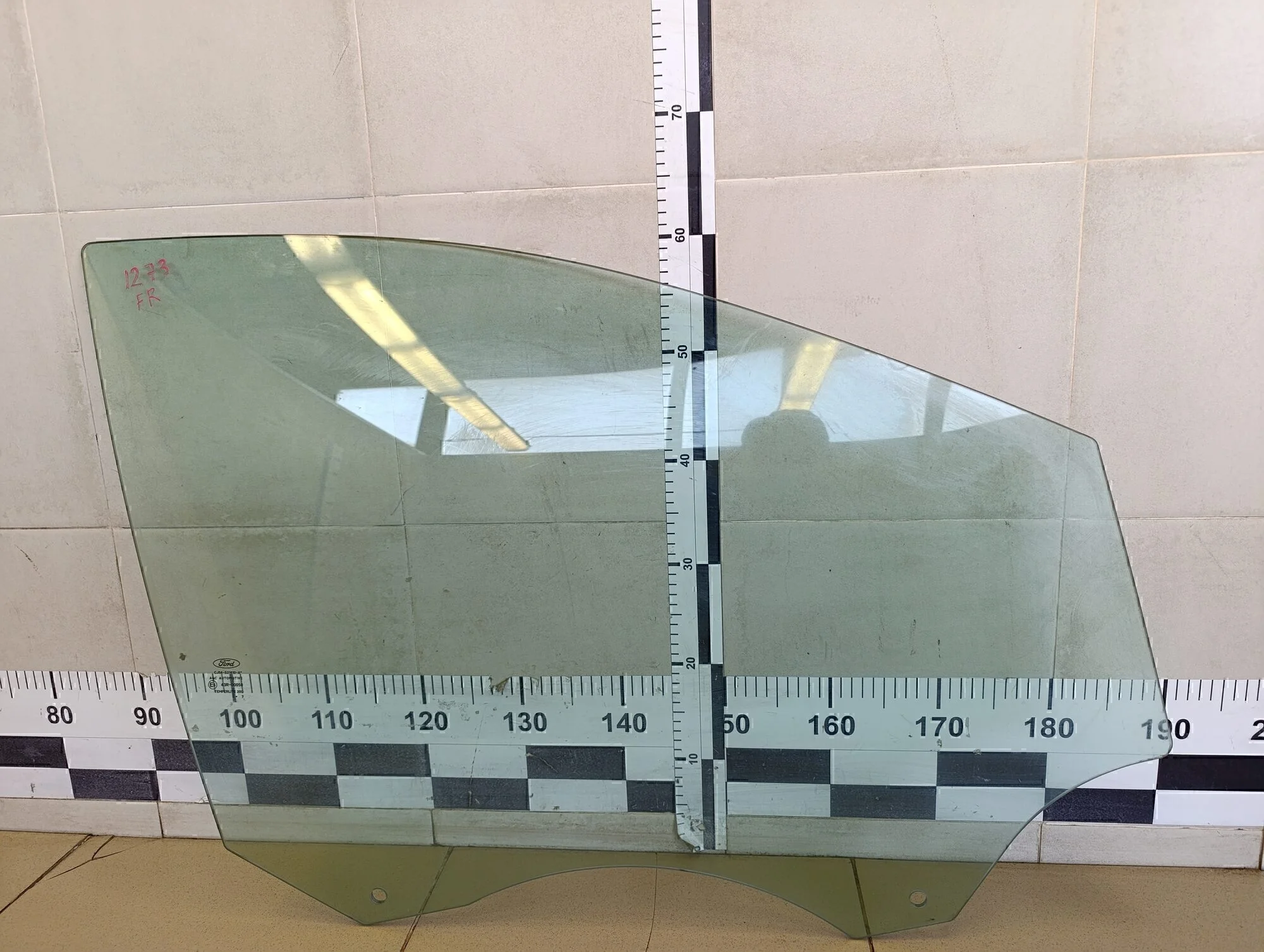 Стекло двери передней правой Kuga 2012>