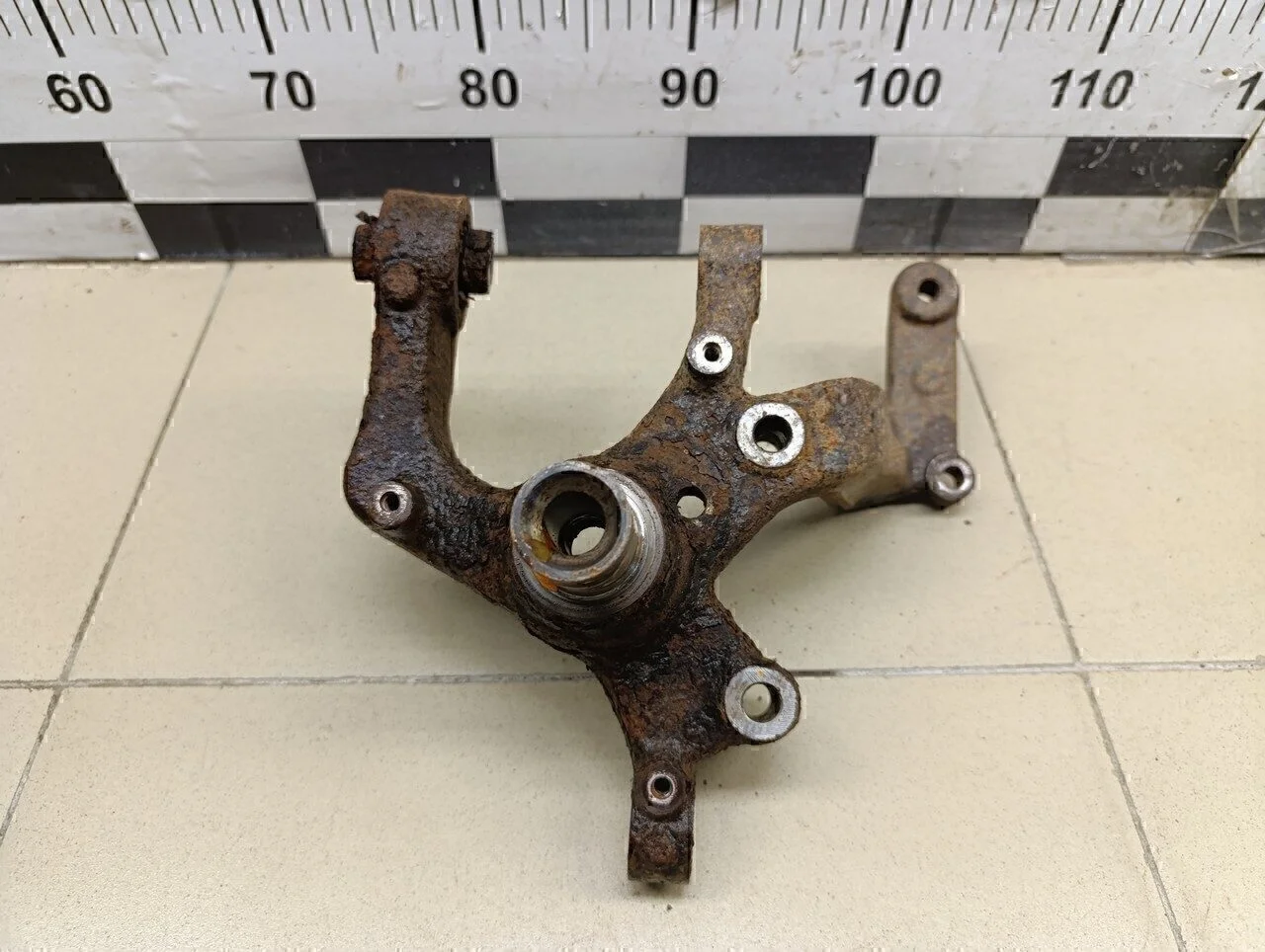 Кулак поворотный задний левый Touran 2003-2010