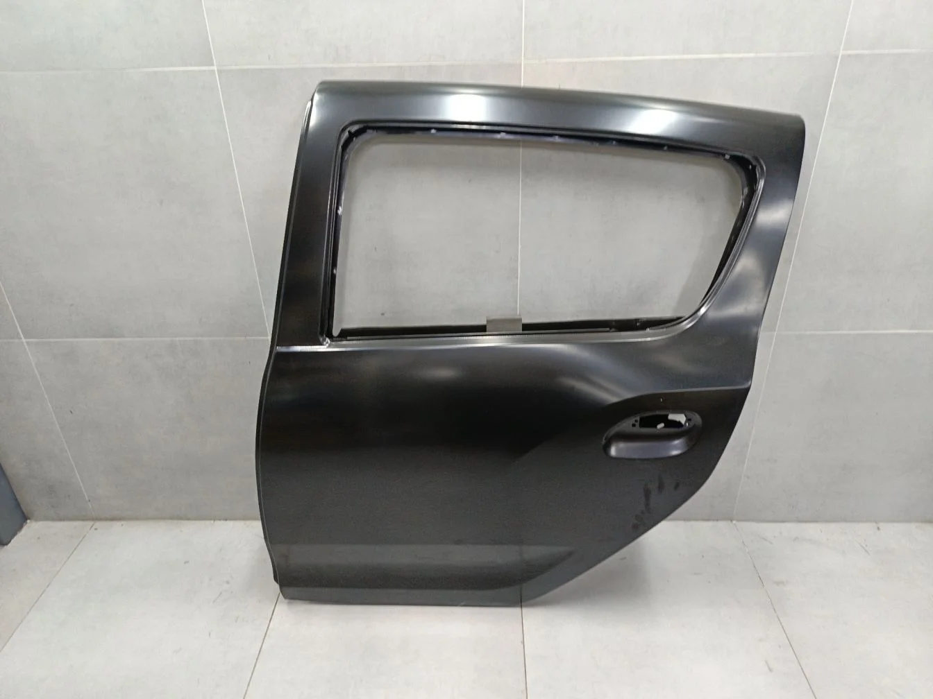 Дверь левая задняя для Renault Sandero 2014-