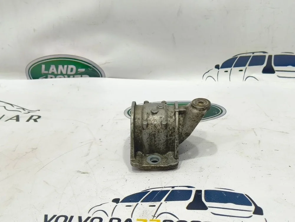 Скоба заднего стабилизатора правая BMW 5 F10 F11 M5 F10 (2011—2013)