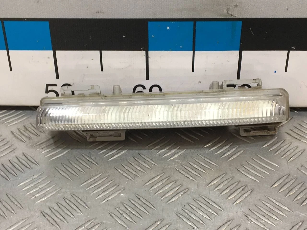 [Б/У] Фара дневного света левая светодиодная - Незначительные и несквозные трещины [ХОРОШЕЕ] [Код: 00626797 ]