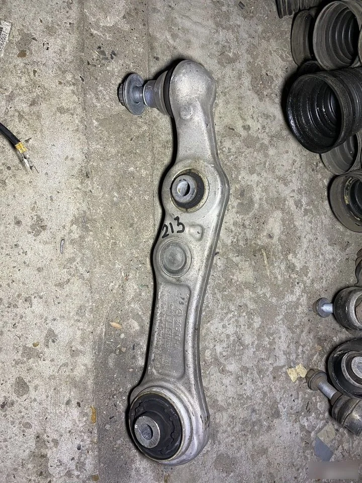 Поперечный левый рычаг Mercedes W213