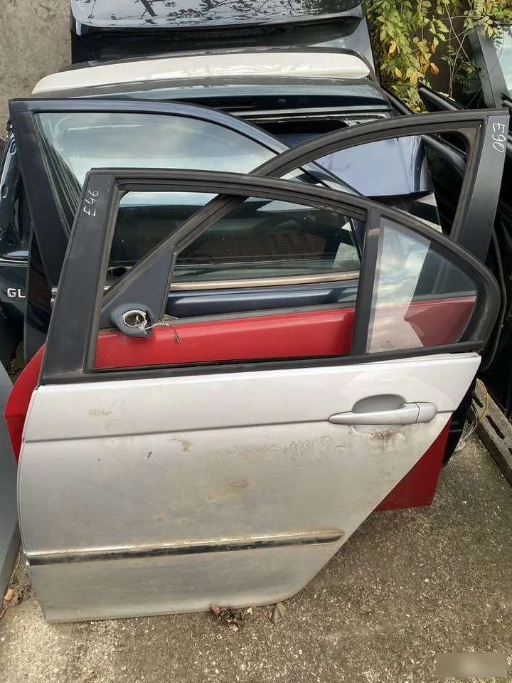 Задняя левая дверь BMW 3 E46