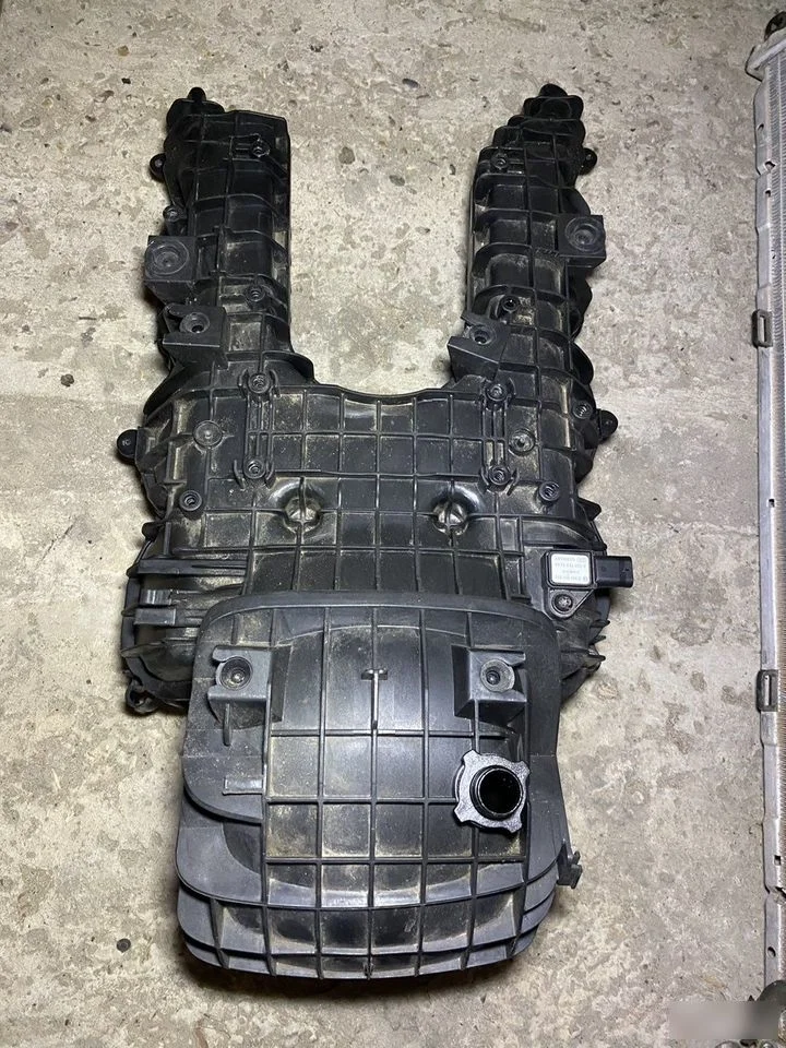 Впускной коллектор Mercedes ML 6.3 AMG W166 M157