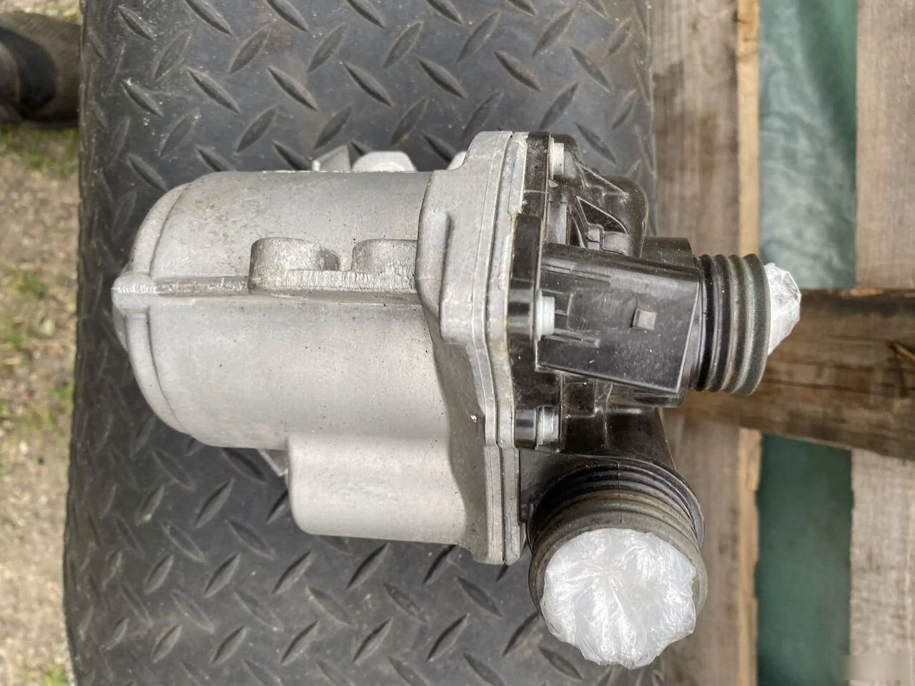 Насос охлаждающей жидкости помпа BMW N55B30