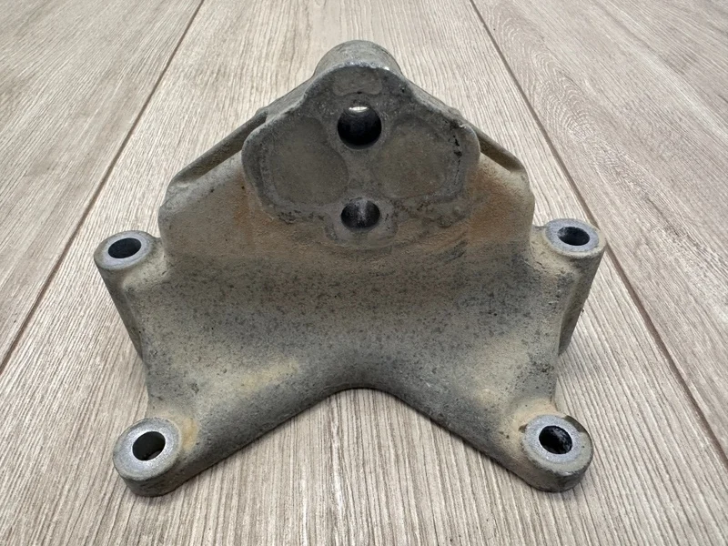 Кронштейн VW Touareg NF 2010 7P