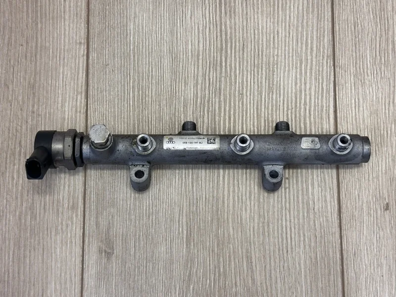 Клапан регулировки давления с рампой VW Touareg NF 2010 7P