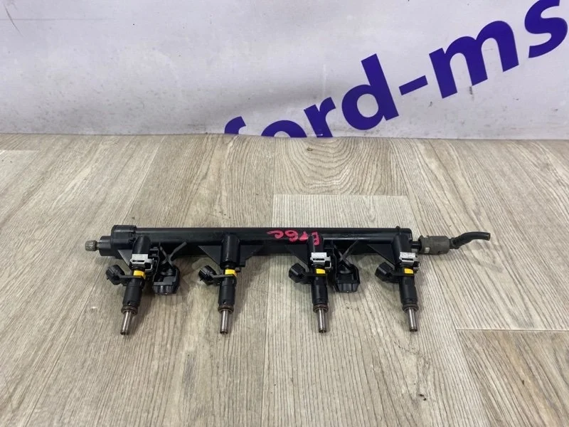 Топливная рампа Peugeot 308 2011