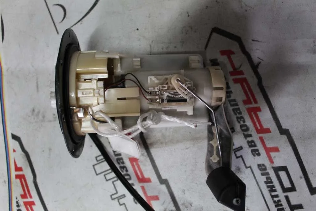 БЕНЗОНАСОС КОРПУС БЕНЗОНАСОСА В СБОРЕ TOYOTA NOAH VOXY ZRR70G ZRR70W 2WD 1 ШТУЦЕР 1 ФИШКА 5 КОНТАКТОВ 7702432040