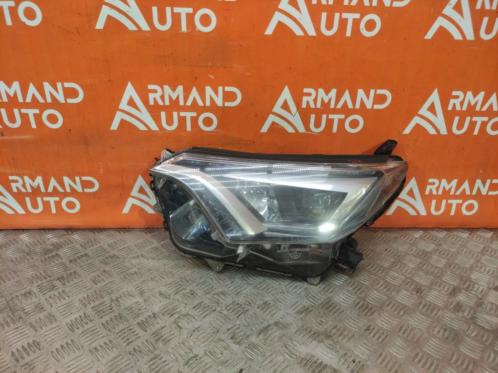 Фара toyota RAV4 2015-2019 CA40